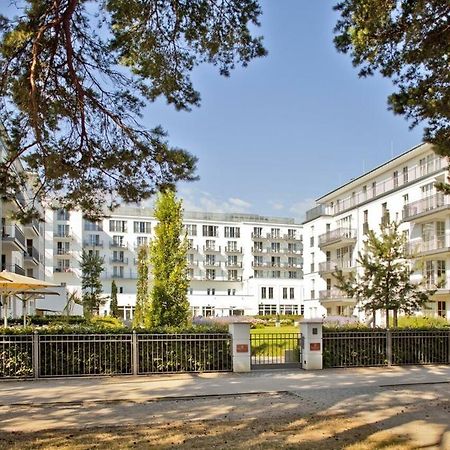 Steigenberger Grandhotel & Spa Heringsdorf Exterior foto The campus of the University of Applied Sciences and Medical University of Southern Tyrol