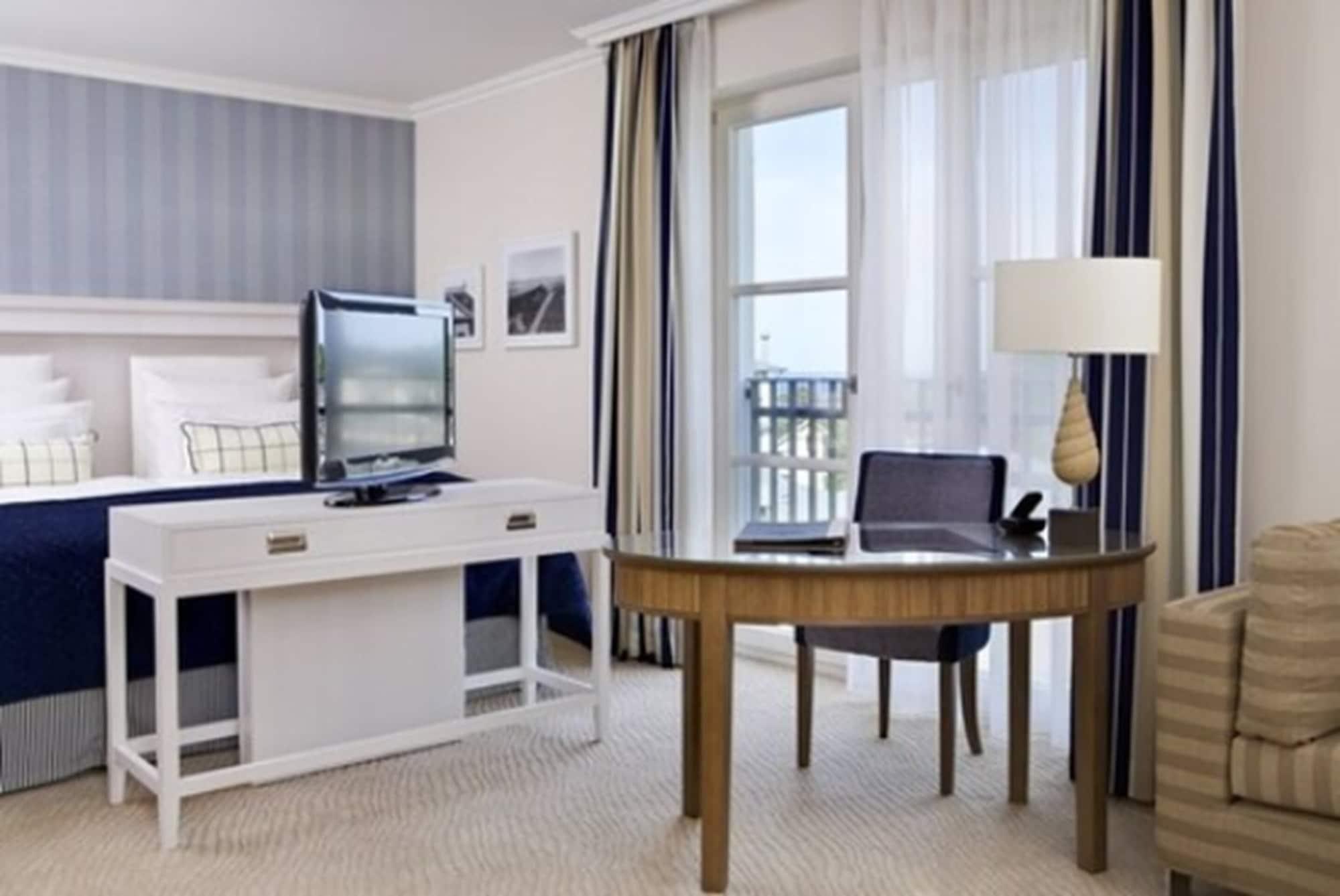 Steigenberger Grandhotel & Spa Heringsdorf Exterior foto A room at the hotel