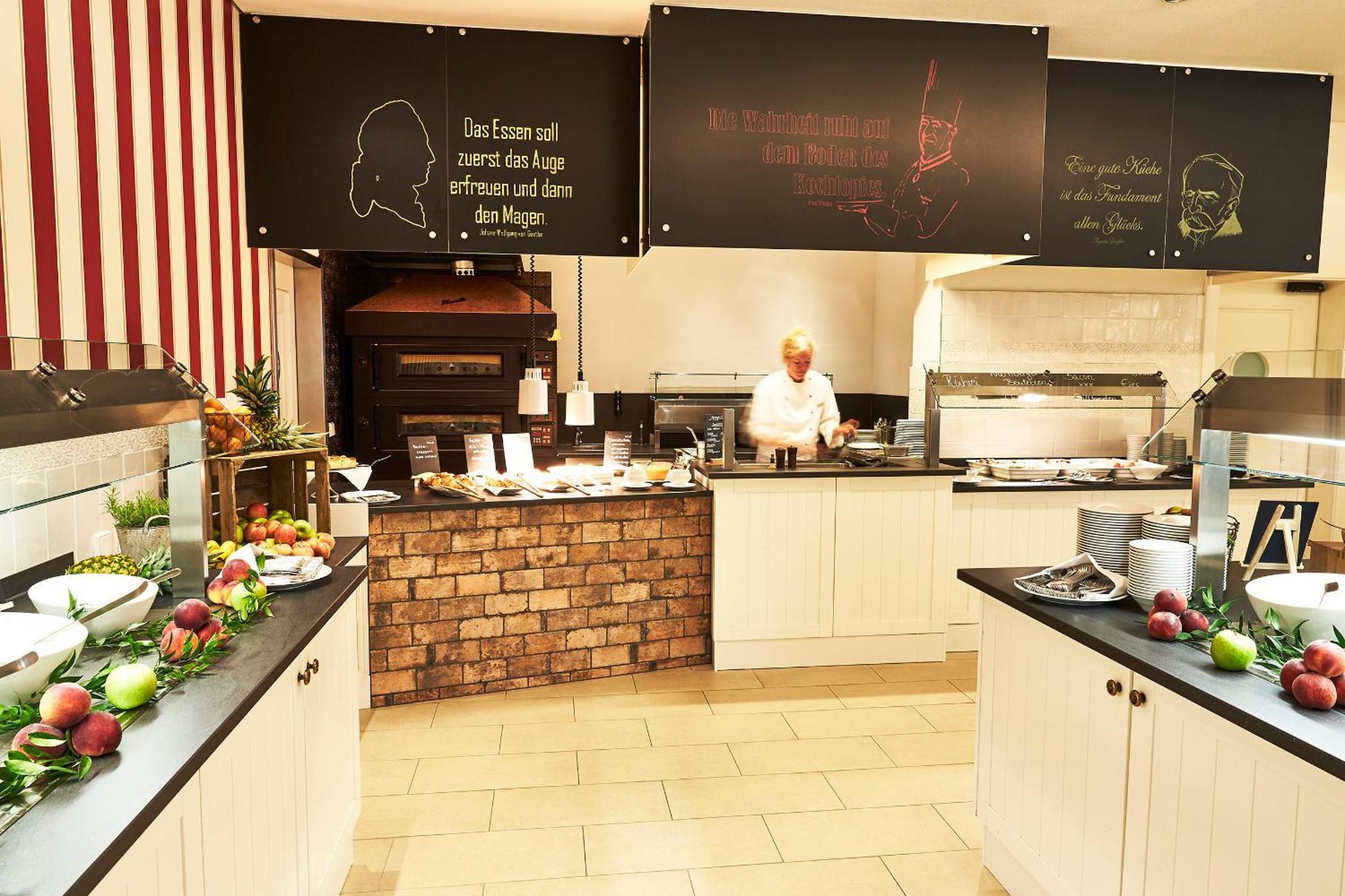 Steigenberger Grandhotel & Spa Heringsdorf Exterior foto The kitchen of the restaurant