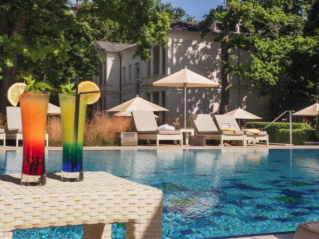 Steigenberger Grandhotel & Spa Heringsdorf Exterior foto The swimming pool at the hotel